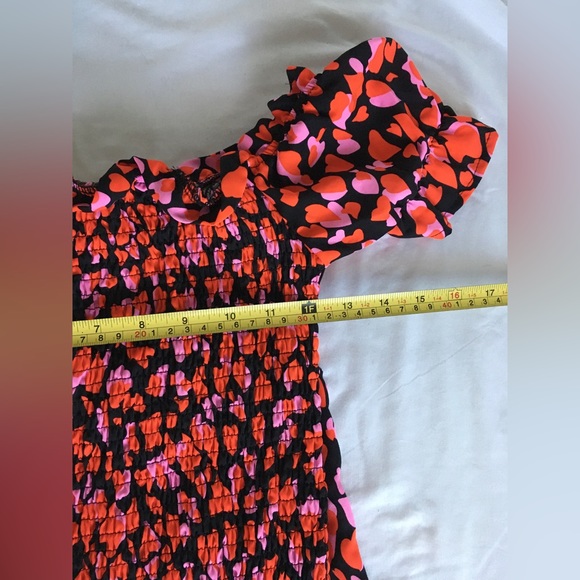 Super cute stretchy short multicolored on/off shoulder with tie accent. - Picture 6 of 10